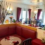 Logis Les Colonnes Strasbourg Zenith 3* Eckbolsheim