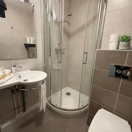 Hotel Logis Les Colonnes Strasbourg Zenith 3*