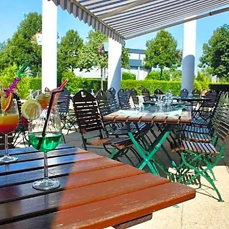 Logis Les Colonnes Strasbourg Zenith Eckbolsheim