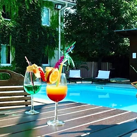 Logis Les Colonnes Strasbourg Zenith Hotel 3*