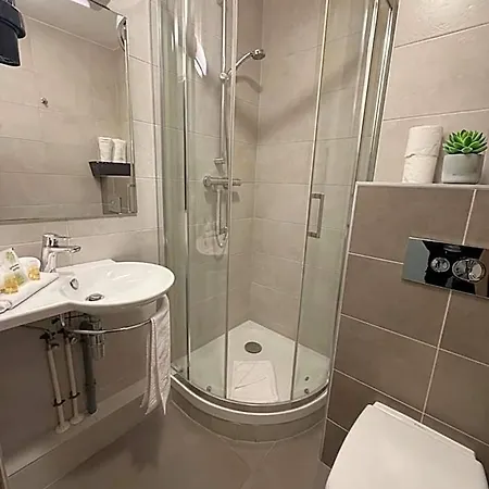 Hotel Logis Les Colonnes Strasbourg Zenith 3*