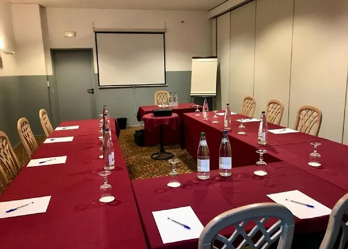 Les Colonnes Strasbourg Zenith Hotel