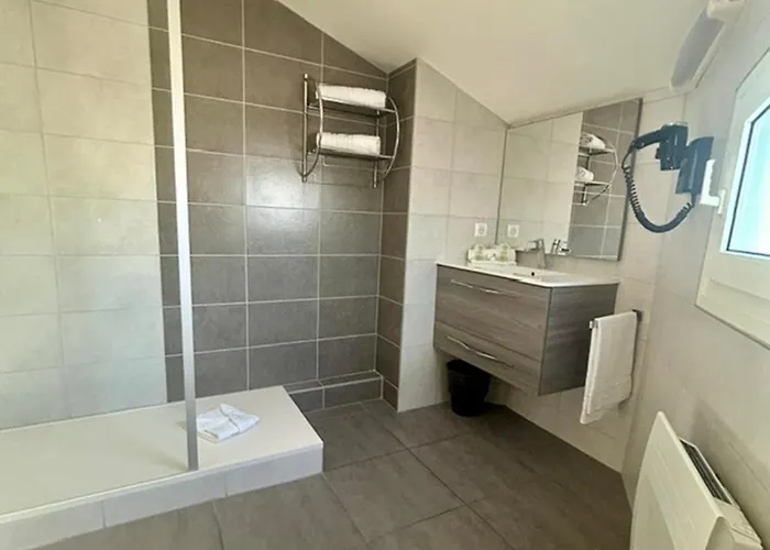 מלון Logis Les Colonnes Strasbourg Zenith Eckbolsheim