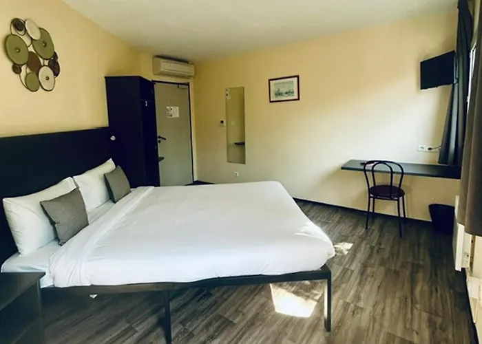 Les Colonnes Strasbourg Zenith Hotel Eckbolsheim