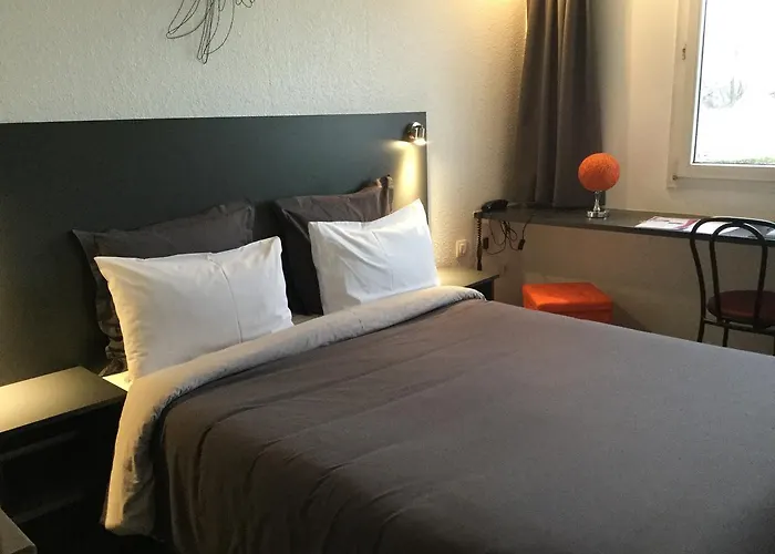 Logis Les Colonnes Strasbourg Zenith מלון 3*