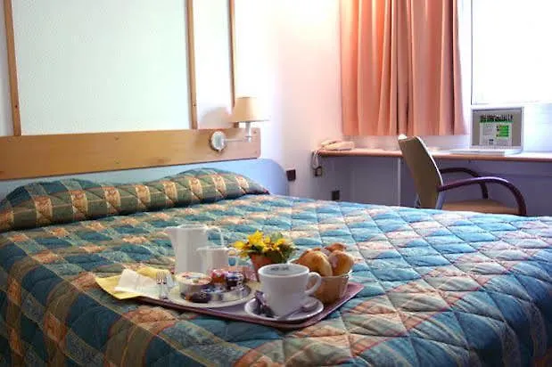 Logis Les Colonnes Strasbourg Zenith 3* Eckbolsheim